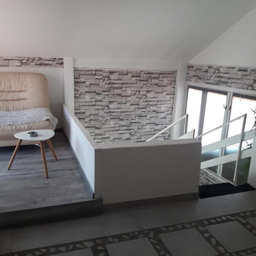 Apartmani Ni Buitenkant foto