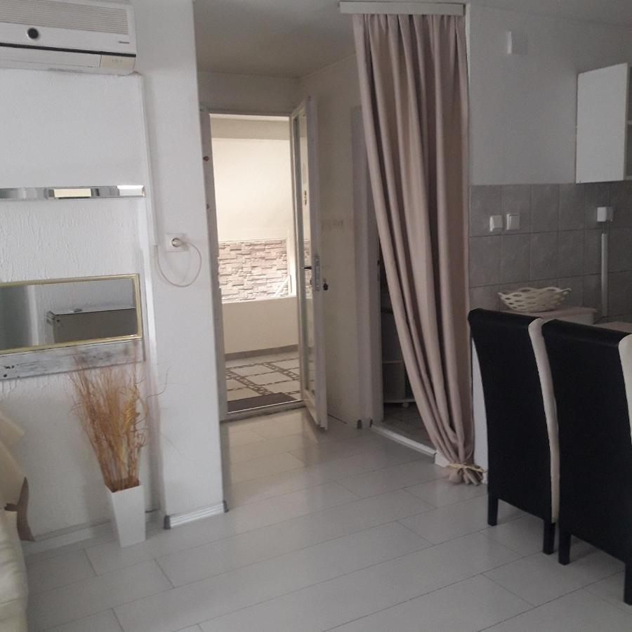 Apartmani Ni Buitenkant foto