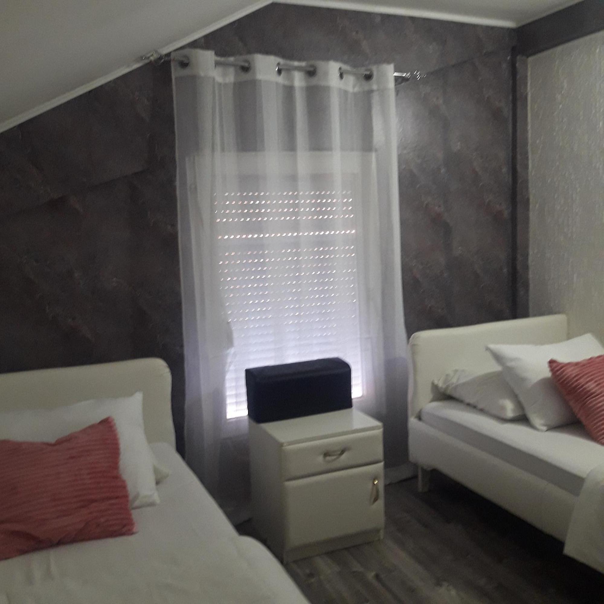 Apartmani Ni Buitenkant foto