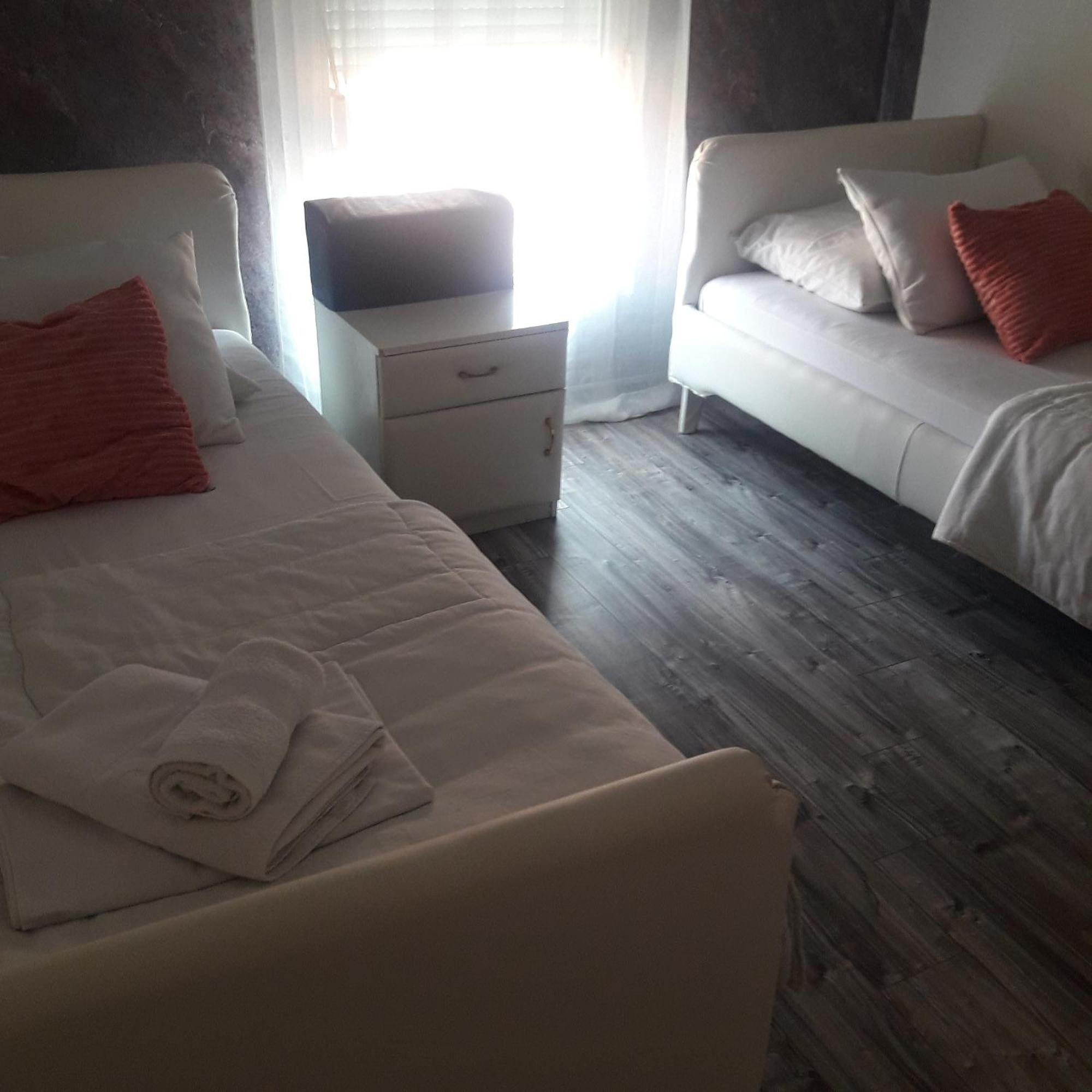 Apartmani Ni Buitenkant foto